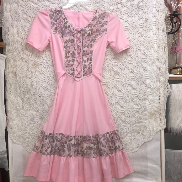 1970’s-Vintage polyester dress -Wards- pink with floral & corset tied bodice - Picture 5 of 10